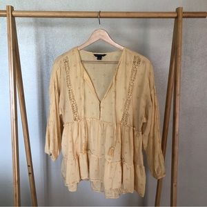 AMERICAN EAGLE OUTFITTERS PEASANT TOP. SIZE MEDIUM. GENTLY USED CONDITION.